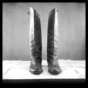 Leather boots with red zipper made in Italy